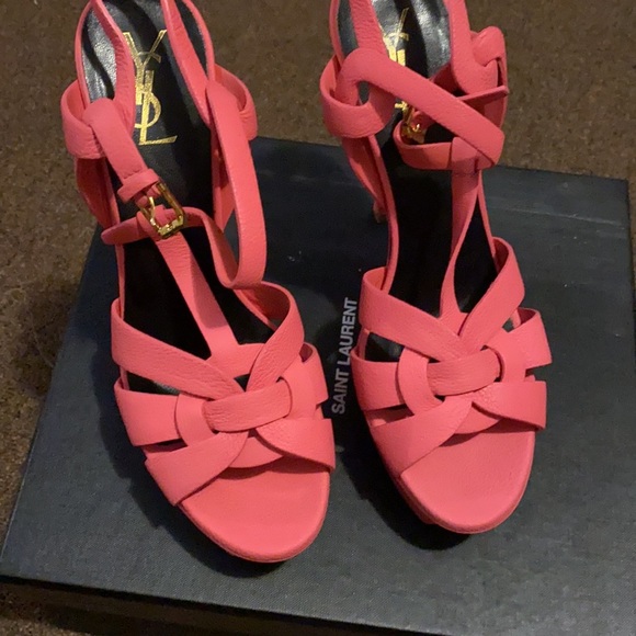 Shoes - Picture 2 of 7